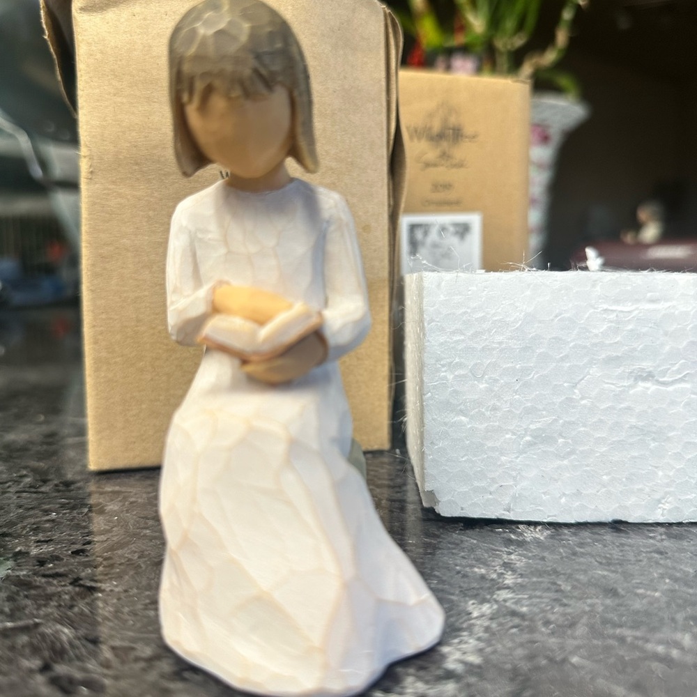 Willow tree figurine